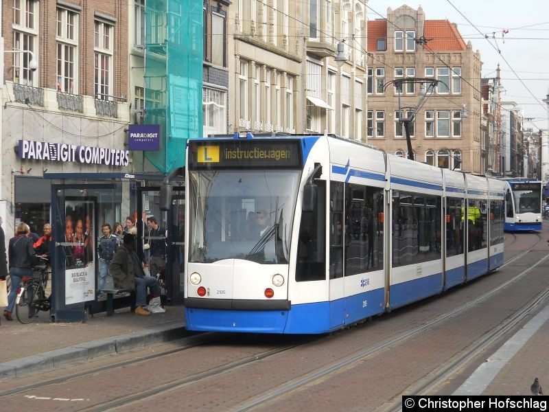 Bild: TW 2105 an der Haltestelle Konigsplein.