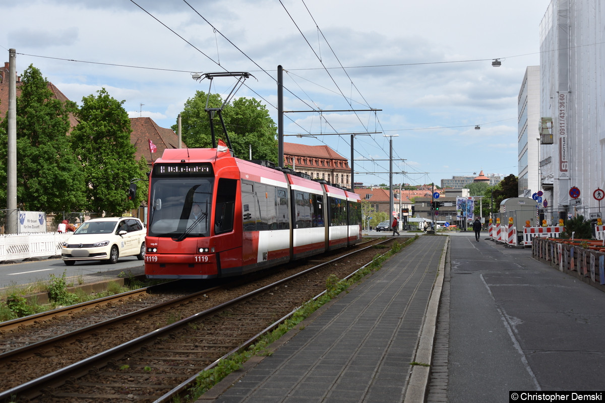 Tw 1119 als Linie 8 zwischen den Haltestellen Marientor und Hauptbahnhof in der Sreaße Königstorgraben.