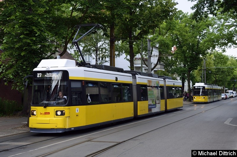 1592 als Linie 27 in der Ehrlichstraße. Wegen eines Schienenbruchs wurde diese Linie umgeleitet. Bild: 1592 als Linie 27 in der Ehrlichstraße. Wegen eines Schienenbruchs wurde diese Linie umgeleitet.