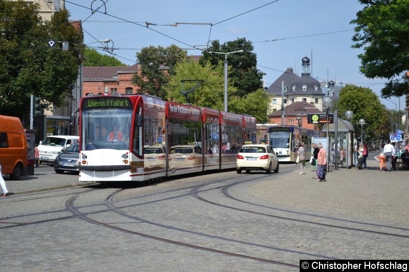 TW 637 auf seiner Fahrt zum Fischmarkt. Bild: TW 637 auf seiner Fahrt zum Fischmarkt.