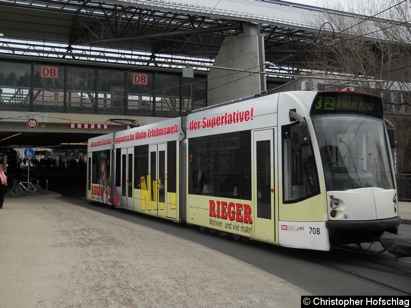 TW 708 auf der Linie 3 als zweiter Wagen an Combino 631 dran beim verlassen von Hauptbahnhof. Bild: TW 708 auf der Linie 3 als zweiter Wagen an Combino 631 dran beim verlassen von Hauptbahnhof.