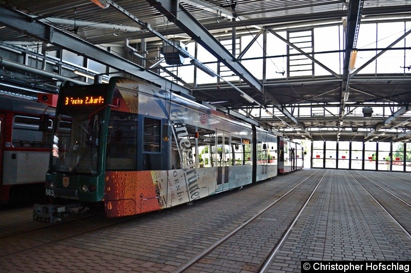 Bild: Eine MKT-K Traktion in der Straßenbahnhalle des BHF.Freiimfelder Straße.