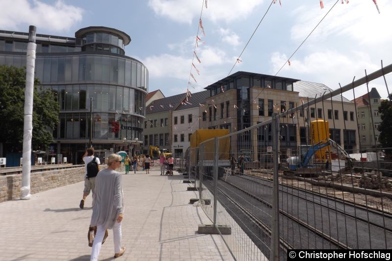 Der rechte Teil der Schlösserbrücke ist schon fast fertiggestellt. Bild: Der rechte Teil der Schlösserbrücke ist schon fast fertiggestellt.