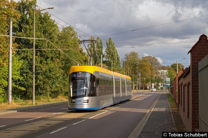 Bild: TW 1010 an der Endhaltestelle Gohlis, Landsberger Straße.