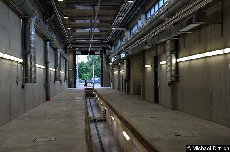 Bild: Blick auf das Wartungsgleis in der Neubauhalle.