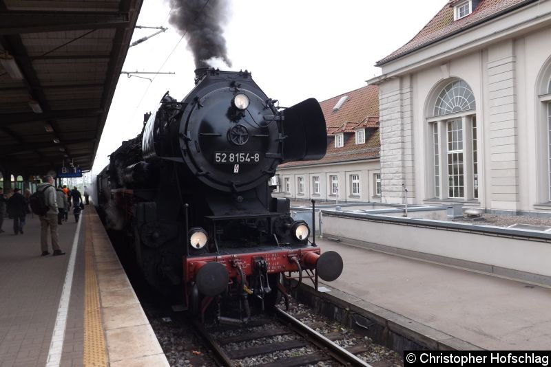 Bild: 52 8154-8 kurz vor der Abfahrt in Weimar.