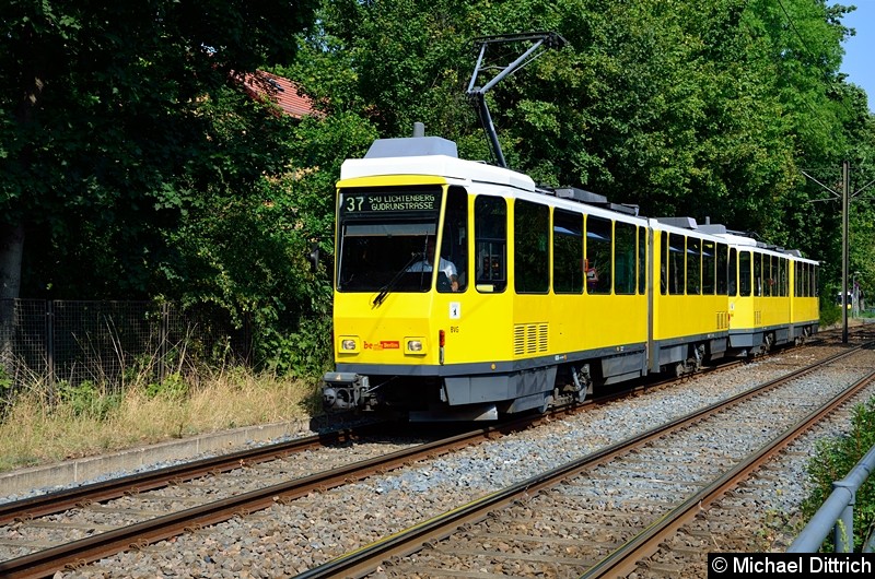 Bild: 6126 + 6066 als Linie 37 kurz vor der Haltestelle Ev. Krankenhaus KEH.