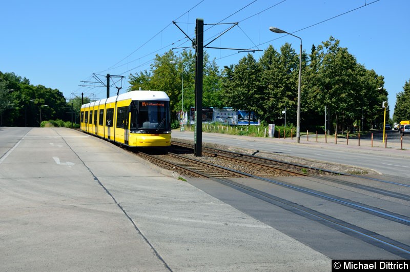 Bild: 8024 als Linie M4 kurz vor der Haltestelle Stadion Buschallee/Hansastr.