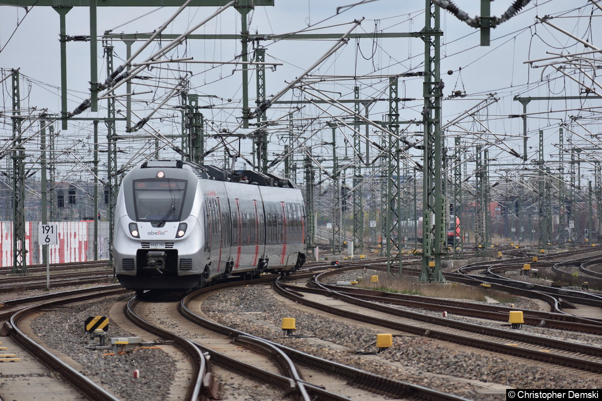 Bild: 9442 102 als RB 59 bei der Einfahrt in Erfurt Hauptbahnhof.