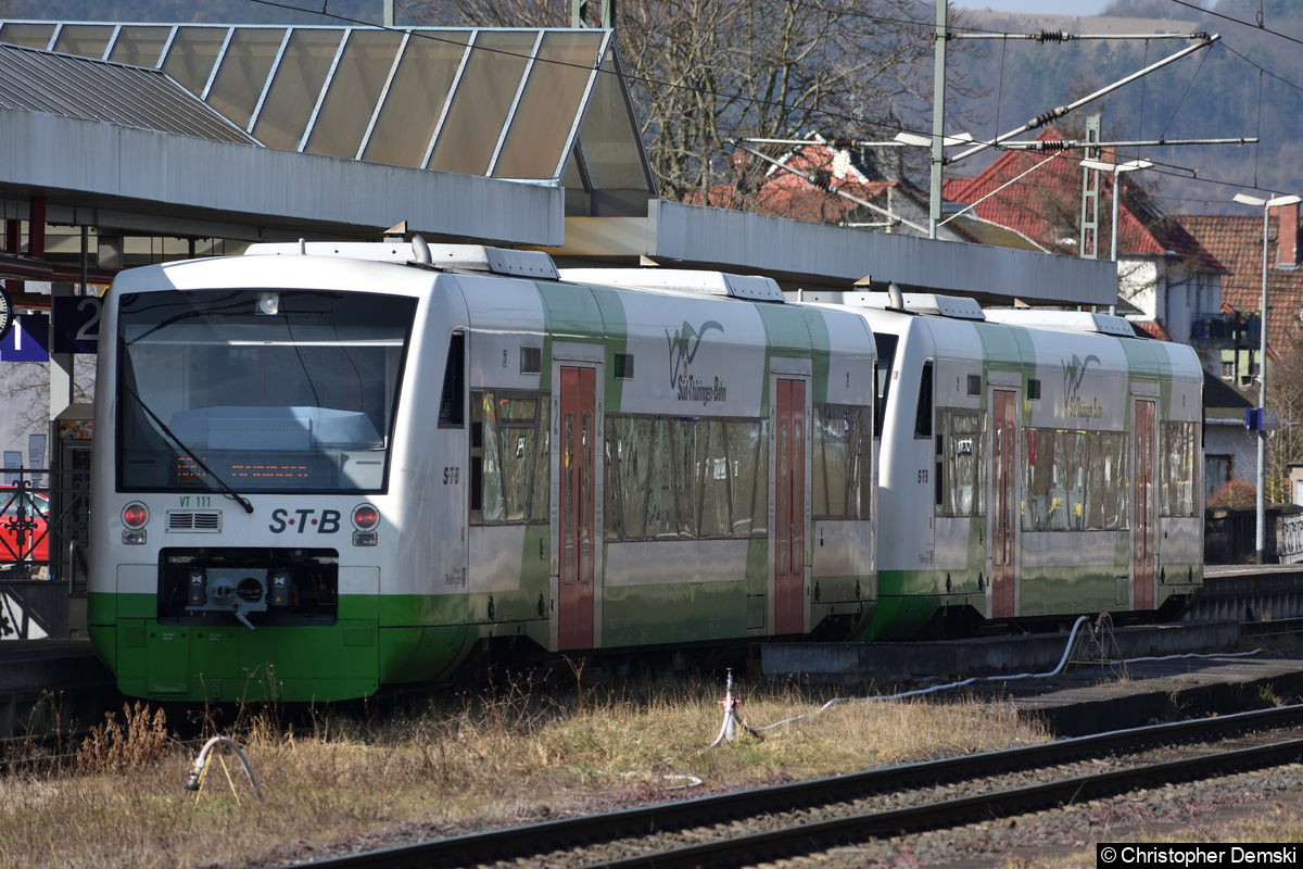 650 511-8 (VT 111)+650 522-5 (VT 122) als RB nach Meiningen und Sonneberg in Eisenach Hbf.