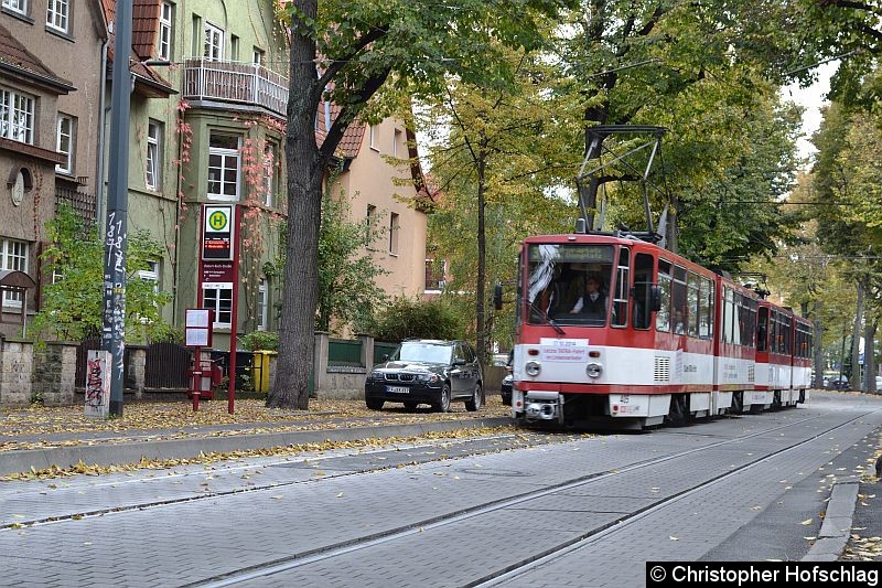 Bild: Einfahrt Haltestelle Robert-Koch-Straße.
