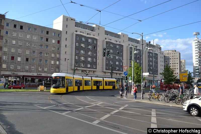 Bild: TW 4009 beim Einbiegen in die Dirckenstraße.