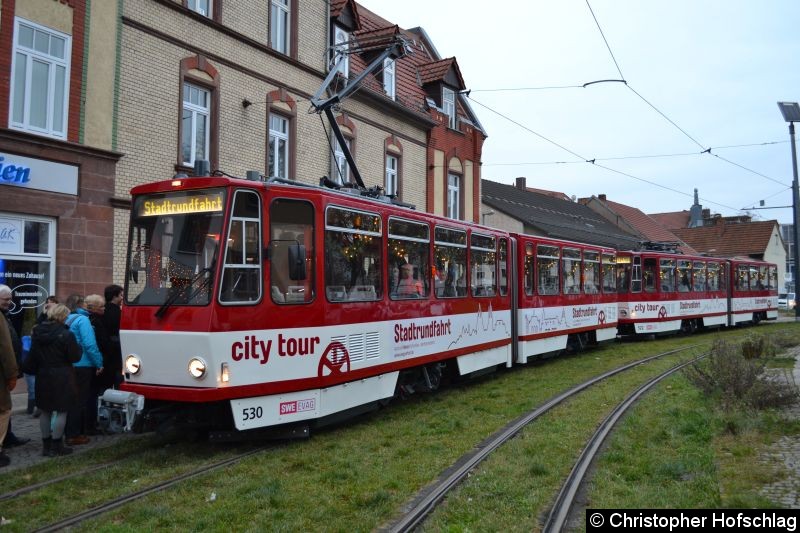 Bild: TW 530+522 am Domplatz.