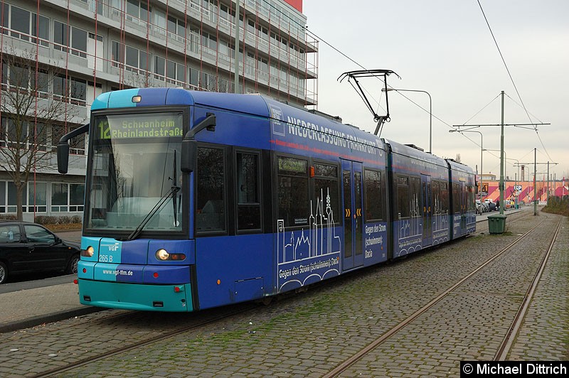 265 als Linie 12 an der Haltestelle Hugo-Junkers-Str./Schleife. Bild: 265 als Linie 12 an der Haltestelle Hugo-Junkers-Str./Schleife.