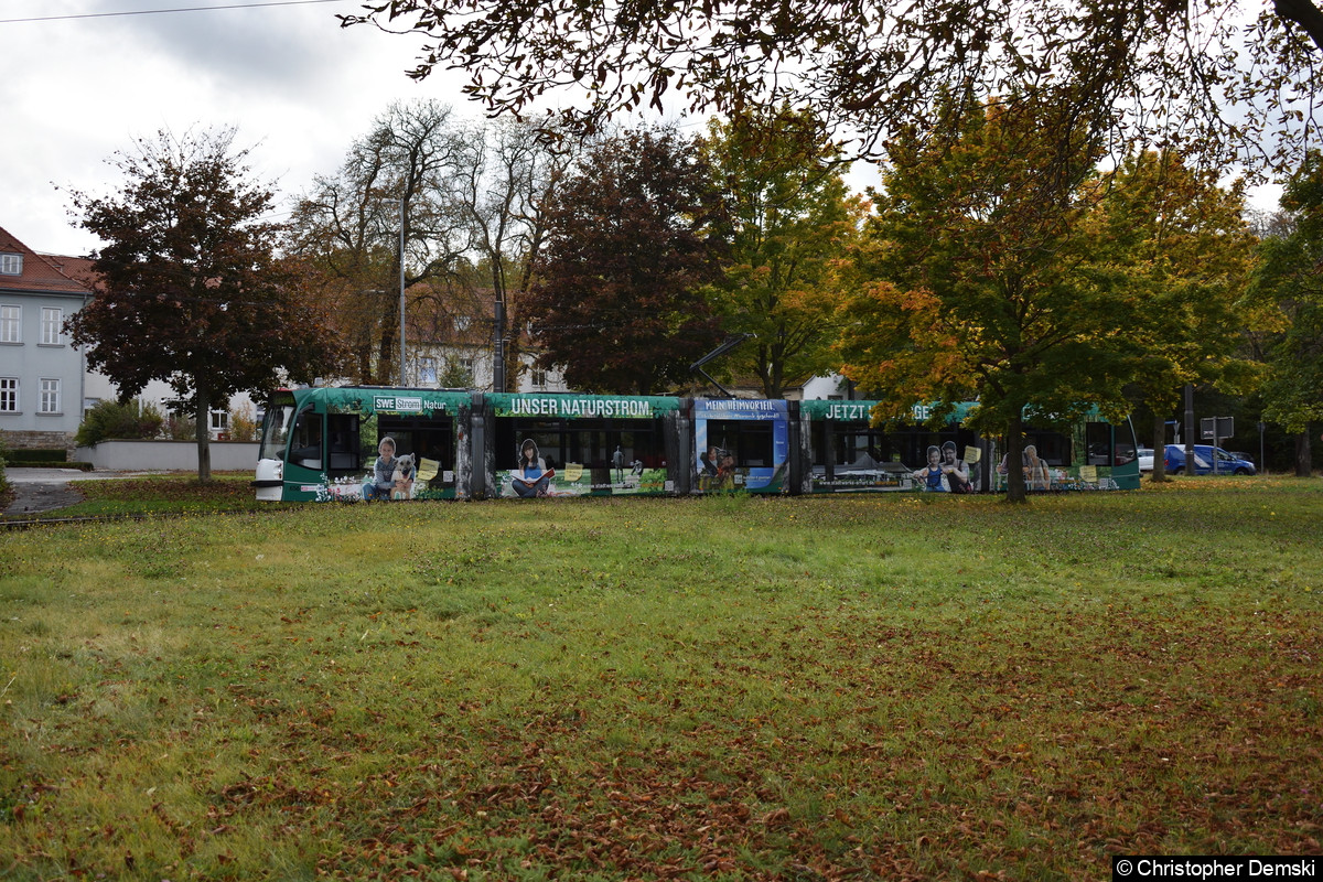 Bild: TW 656 als Linie 1 in der Schleife an der Thüringenhalle.