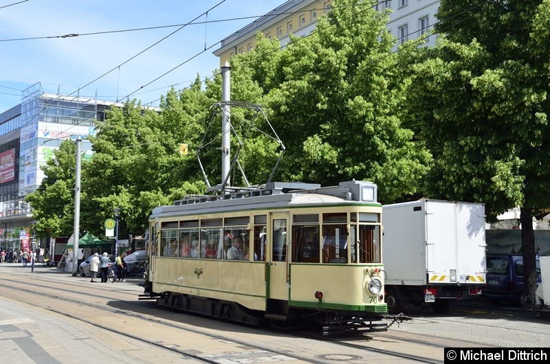 Bild: Der historische Triebwagen 70 im Breiten Weg, auf dem Weg nach Herrenkrug.