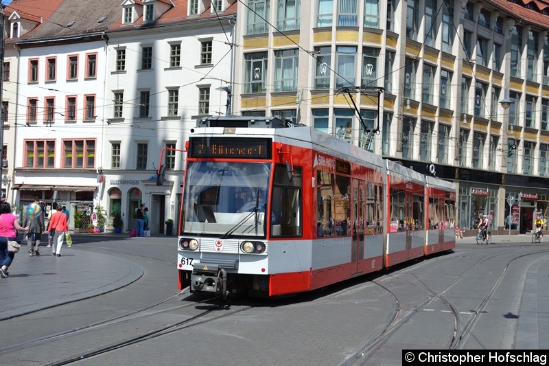 Bild: TW 617 als Linie 7 bei der Einfahrt in die Haltestelle Marktplatz.