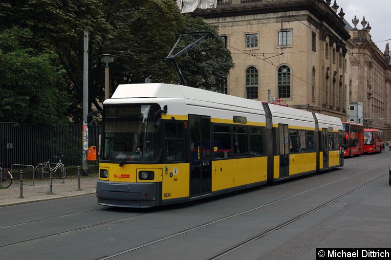 Bild: 2034 als Linie 12 in der Dorothenstr. an der als 