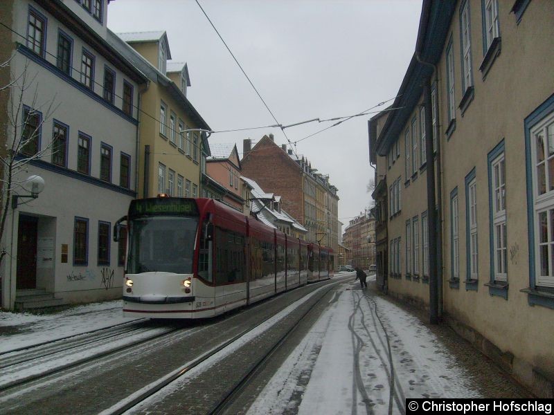 Bild: TW 628+Combino(3teilig) kurz vor der Haltestelle Theater.