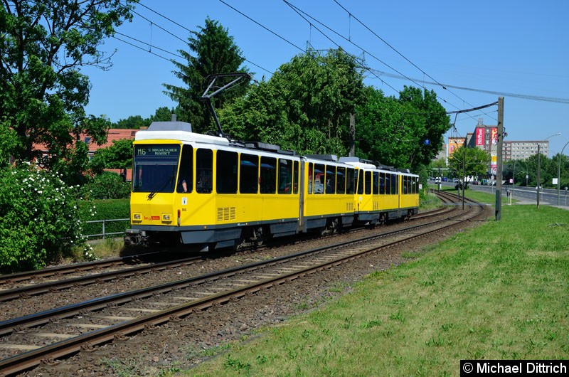 Bild: 6056 + 6151 als Linie M6 kurz vor der Haltestelle Landsberger Allee/Rhinstr.