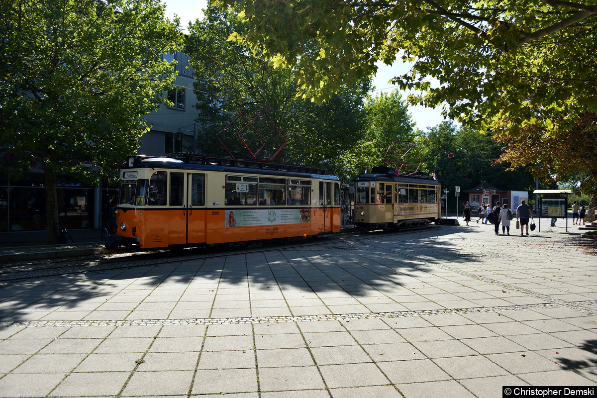 Bild: Tw 38 und Tw 17 am Hauptbahnhof.