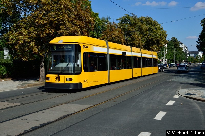 Bild: 2509 als Linie 10 an der Haltestelle Krankenhaus St.-Joseph-Stift.