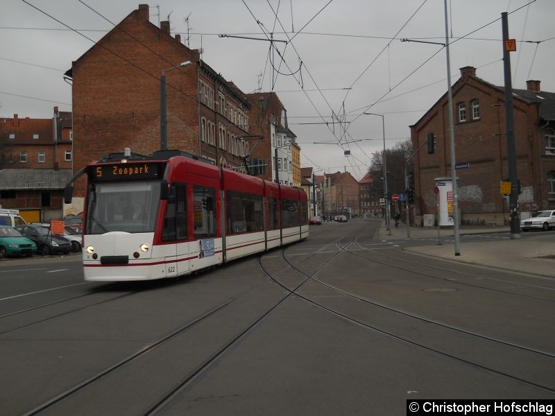 Bild: TW 622 auf der Linie 5 an der Salinenstraße.