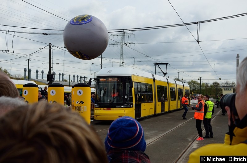 Bild: ... der Wind tat sein übriges. In Berlin war es leider sehr windig, was bei einigen Besuchern die Frage aufwarf: Warum im April?
