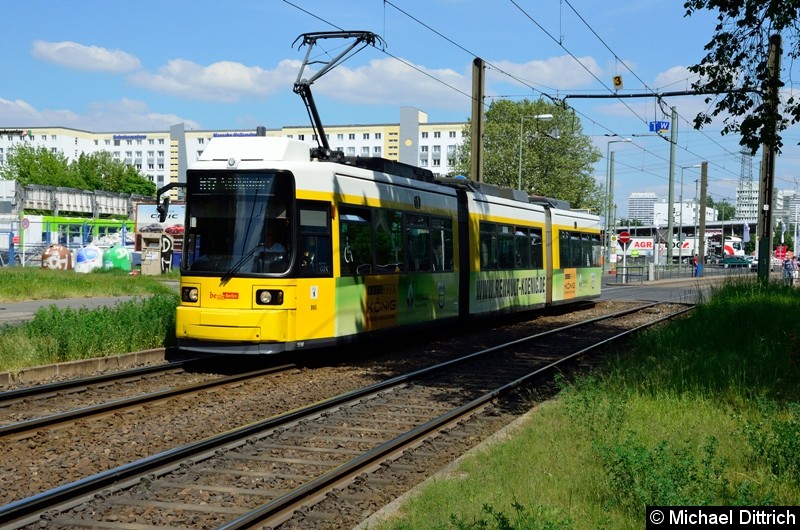 Bild: 198 als Linie M17 hinter der Haltestelle Allee der Kosmonauten/Rhinstraße.