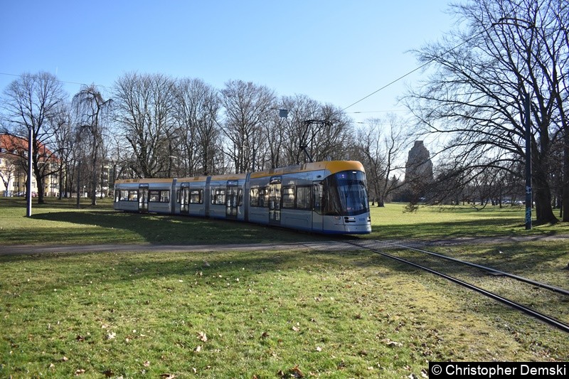 Bild: TW 1019 als Linie 4 in der Gleisschleife in Wihelm-Külz-Park(Naunhofer Straße)