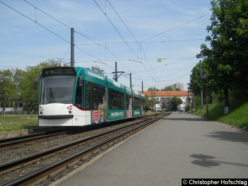 Bild: TW 631 als Linie 4 vor der Haltestelle Agentur für Arbeit.
