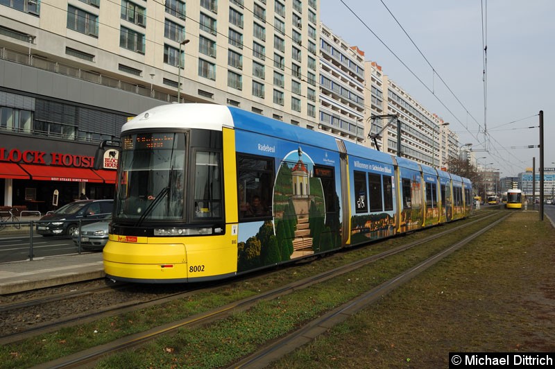 Bild: 8002 als Linie M6 an der Haltestelle Spandauer Str./Marienkirche.