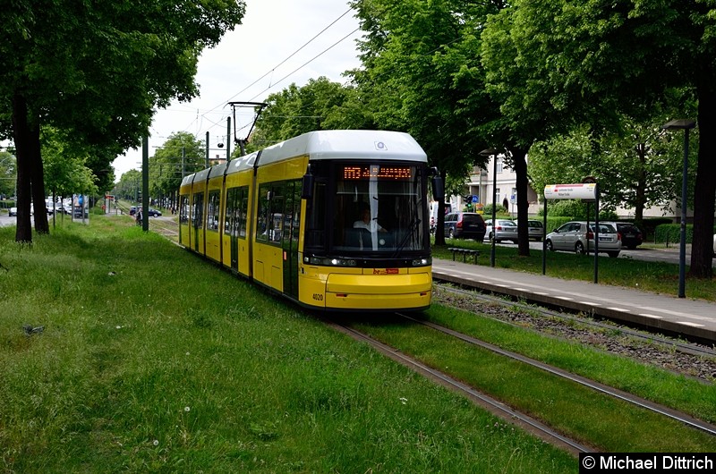 4020 als Linie M13 zwischen den Haltestellen Stahlheimer Str./Wisbyer Str. und Prenzlauer Allee/Ostseestr. Bild: 4020 als Linie M13 zwischen den Haltestellen Stahlheimer Str./Wisbyer Str. und Prenzlauer Allee/Ostseestr.