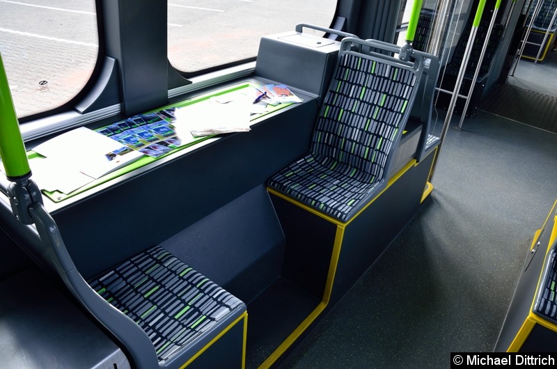 Viel Platz bietet dieses Fahrzeug nicht. Diese Sitze sind sehr schmal und nichts für korpulente Menschen. Bild: Viel Platz bietet dieses Fahrzeug nicht. Diese Sitze sind sehr schmal und nichts für korpulente Menschen.