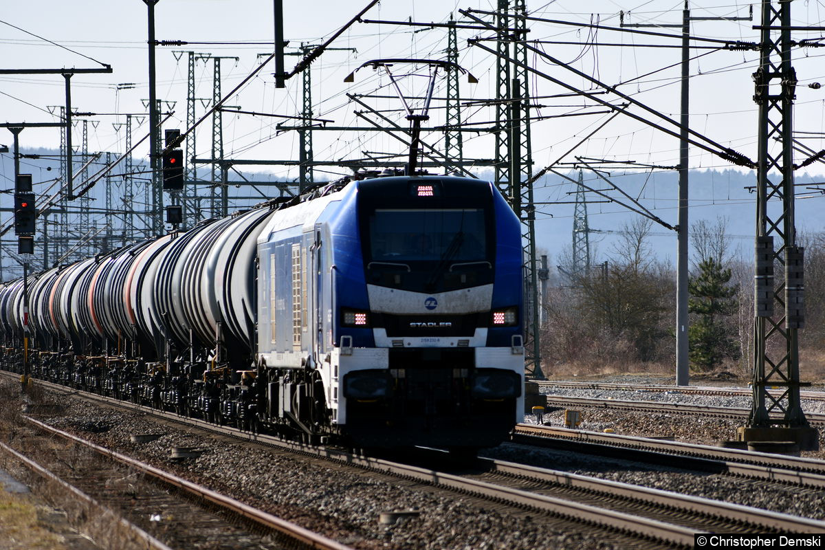 2159 232-8 mit einen Kesselzug bei der Durchfahrt in Neudietendorf.