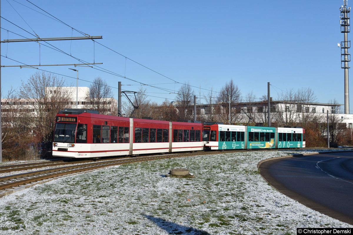 TW 611+613 als Linie 3 in Richtung Klinikum zwischen den Haltestellen Windischholzhausen/X-Fab und Kath.Krankenhaus Bild: TW 611+613 als Linie 3 in Richtung Klinikum zwischen den Haltestellen Windischholzhausen/X-Fab und Kath.Krankenhaus