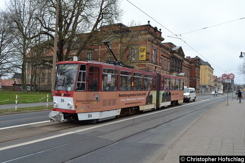 Tw 314 kurz vor Haltestelle Huttenstraße. Aufgrund eines Unfalles war die Weiterfahrt verhindert. Bild: Tw 314 kurz vor Haltestelle Huttenstraße. Aufgrund eines Unfalles war die Weiterfahrt verhindert.
