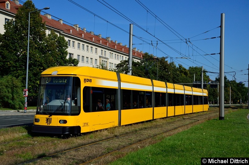 Bild: 2716 als Linie 2 in der Grunaer Straße zwischen den Haltestellen Deutsches Hygiene-Museum und Pirnaischer Platz.