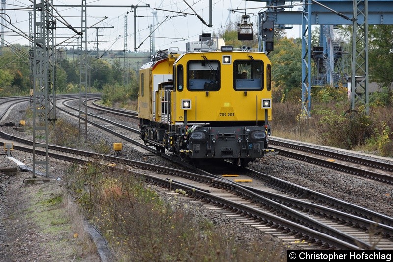 Bild: 705 201 bei der Durchfahrt in Erfurt-Bischleben.
