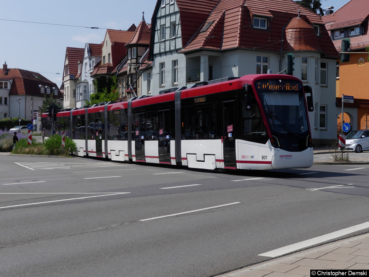 Bild: TW 801 auf der Kreuzung Heinrichstraße/Straße des Friedens (Gothaer Platz)