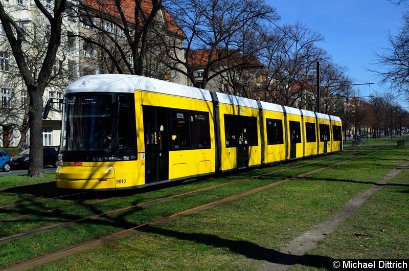 Bild: 9010 als Linie 50 kurz vor der Haltestelle Björnsonstr.