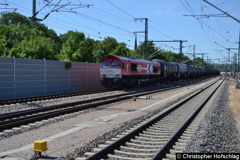 HGK DE 671 (92 80 1266 071-0 D-HGK) bei der Durchfahrt in Erfurt.