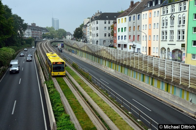 Bild: Bus 4657 als Linie 147 auf der Spurbusstrecke.