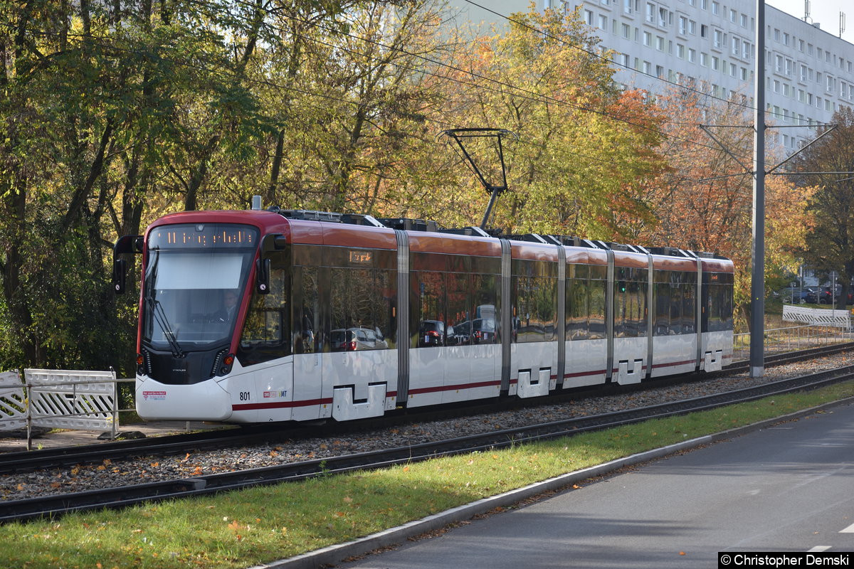 Bild: TW 801 als Linie 1 in Richtung Thüringenhalle auf der Warschauer Straße.