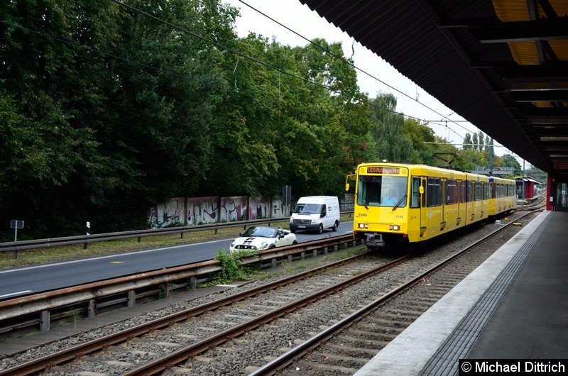 Bild: 5126 + 5108 als Linie U18 auf dem Weg nach Mülheim Hbf. kurz hinter der Haltestelle Rosendeller Straße.