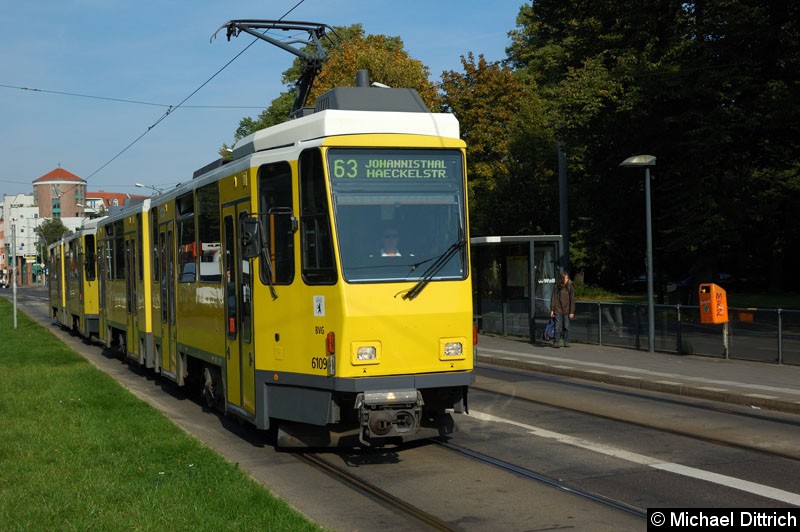 Bild: 6109 als Linie 63 an der Kreuzung Bahnhofsstr./Lindenstr.