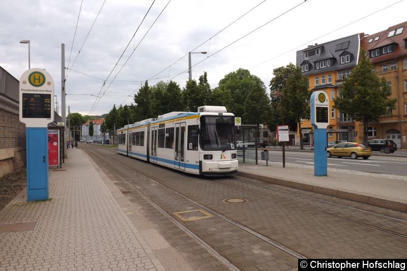 Bild: TW 608 an der Haltestelle Paradiesbahnhof West.