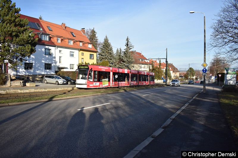 TW 637 als Linie 4 unterwegs zwischen den Haltestelle Gamstädter Weg und Nibelungenweg. Bild: TW 637 als Linie 4 unterwegs zwischen den Haltestelle Gamstädter Weg und Nibelungenweg.