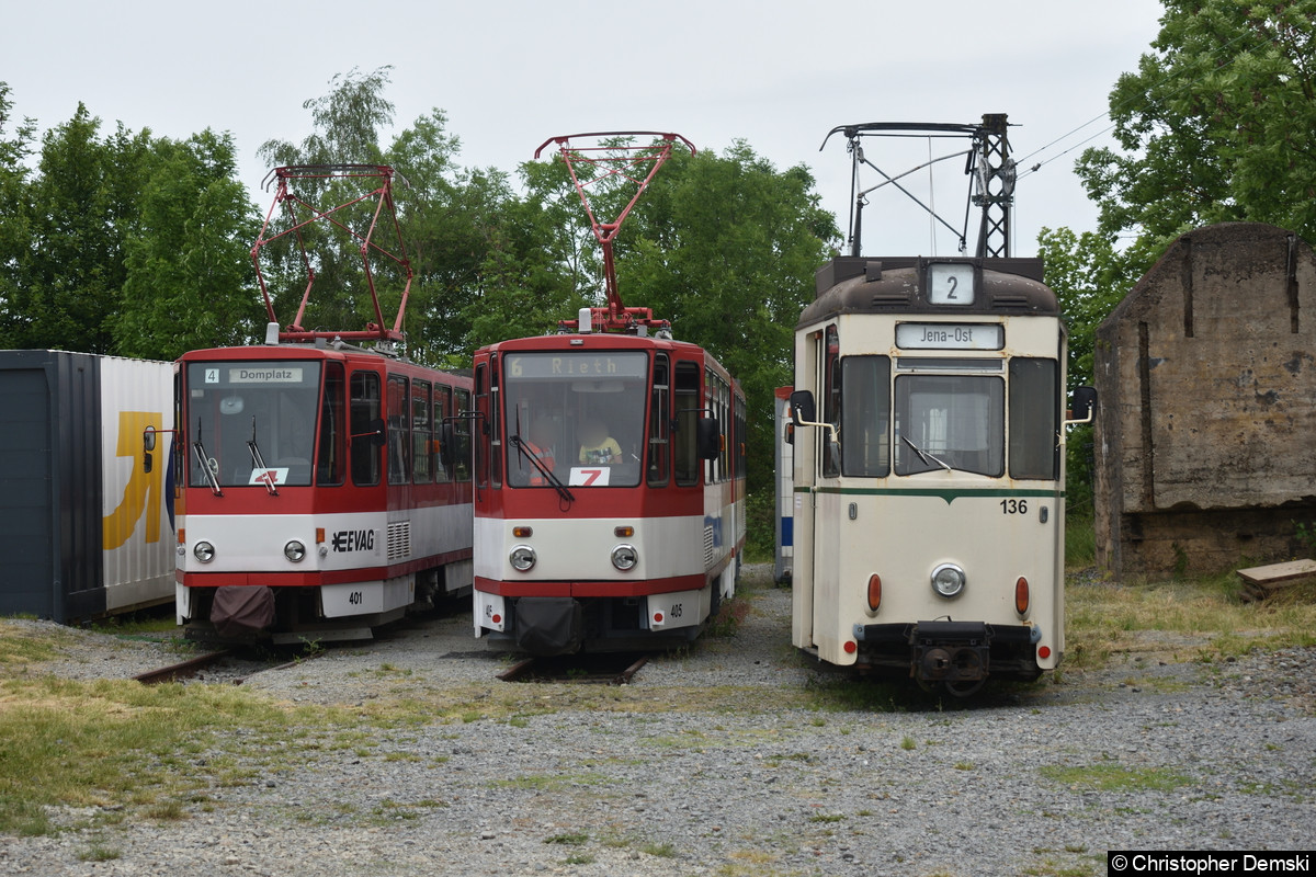Bild: Tw 401(EVAG),405 (EVAG) und 136 (Jena) auf dem Gelände des Eisenbahnmuseum Weimar.