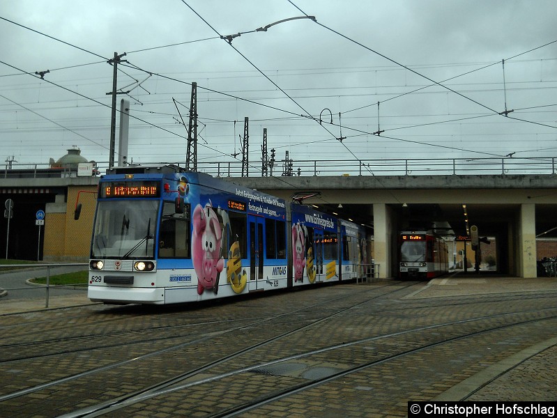 Bild: TW 629 auf der Linie 9 beim verlassen der Haltestelle Hauptbahnhof.